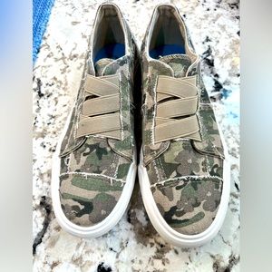 Blowfish camo shoes size 6.5